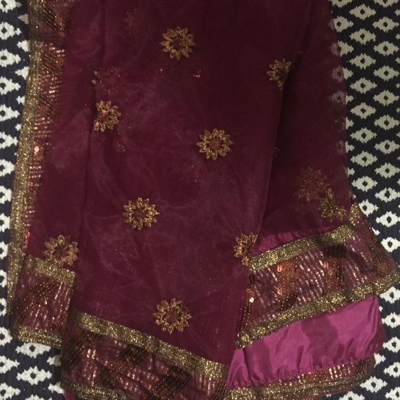 Indian sari - Picture 1 of 4